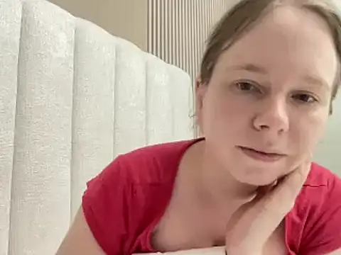 SweetLucy96 online show from April 15, 2:35 pm