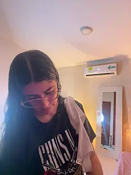  Niah  online show from February 11, 9:09 pm