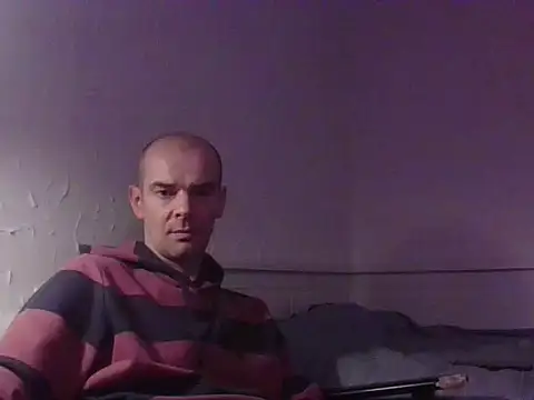Snapshot of BadRec40 chatting on February 17, 5:41 pm BadRec40 online show from February 17, 5:41 pm