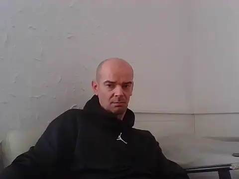 Snapshot of BadRec40 chatting on March 18, 11:02 am BadRec40 online show from March 18, 11:02 am