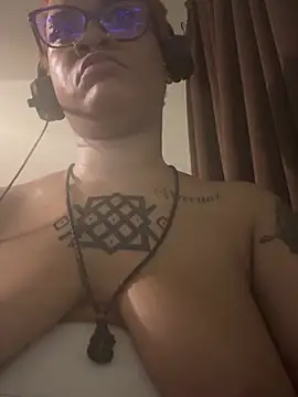 nickytheehawtie online show from April 14, 2:50 am