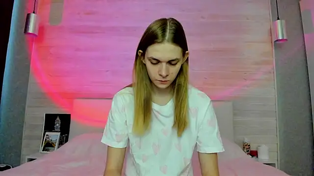 molly hunt  online show from April 8, 4:01 am