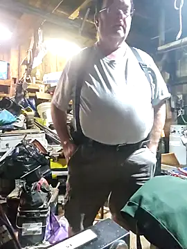 mrwizard4570 online show from December 18, 11:00 pm