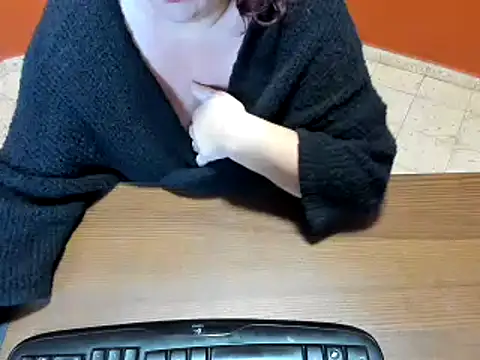 NikkiHolland online show from January 29, 8:18 am