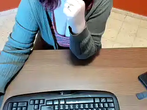 NikkiHolland online show from February 6, 9:22 am