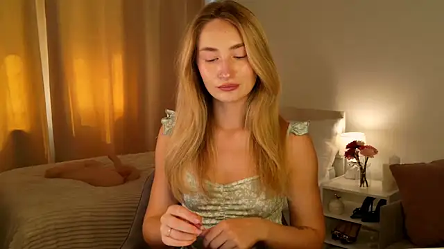 bella  rose online show from June 6, 9:47 am