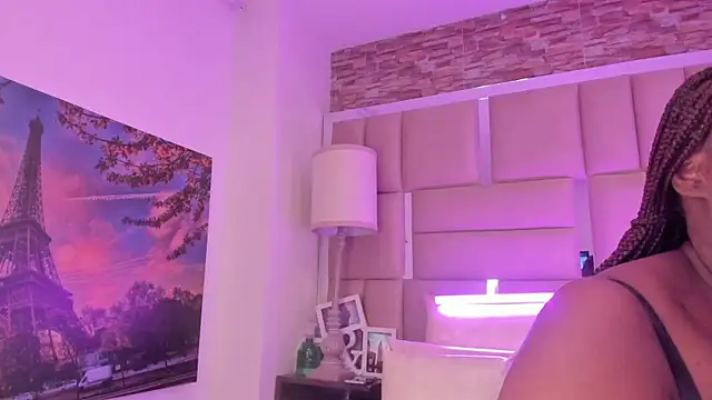 ShaniaBrownn online show from April 16, 7:47 pm