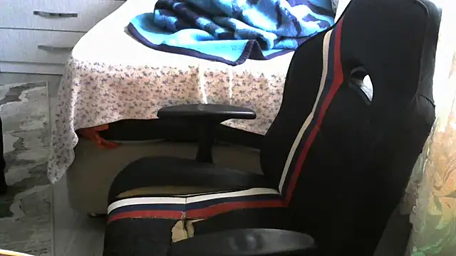 Snapshot of crazybaby5461 chatting on November 11, 1:33 pm crazybaby5461 online show from November 11, 1:33 pm