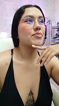 LauraRuiz1 online show from May 4, 11:23 pm