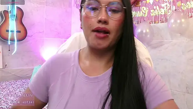 LauraRuiz1 online show from June 15, 1:41 am