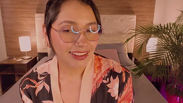 LauraRuiz1 online show from July 10, 9:50 pm