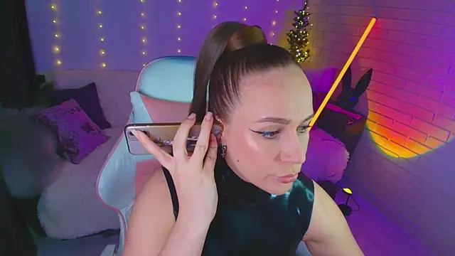 pepper cat  online show from April 13, 10:37 pm