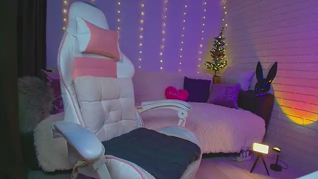 pepper cat  online show from May 27, 1:57 am