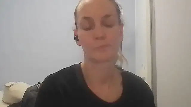 Snapshot of Annylove1 chatting on June 24, 12:31 am Annylove1 online show from June 24, 12:31 am