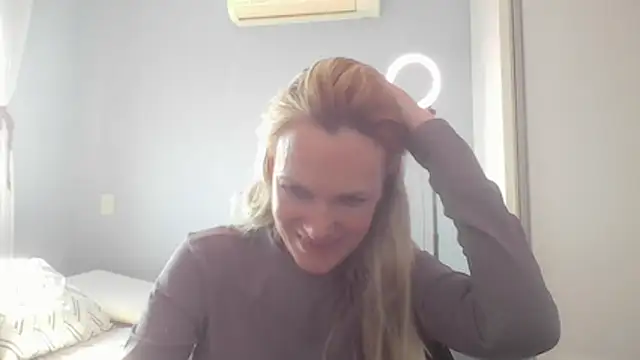 Snapshot of Annylove1 chatting on July 6, 5:04 pm Annylove1 online show from July 6, 5:04 pm
