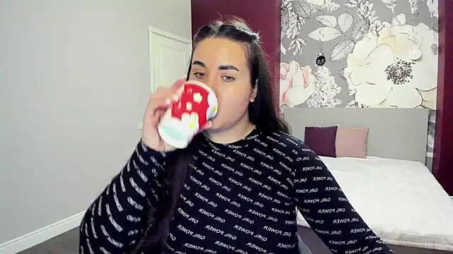 Roxie Bradley online show from October 22, 5:41 am