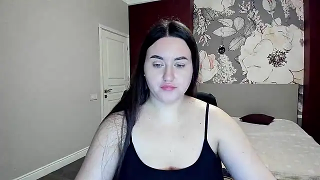 Roxie Bradley online show from February 12, 6:52 am