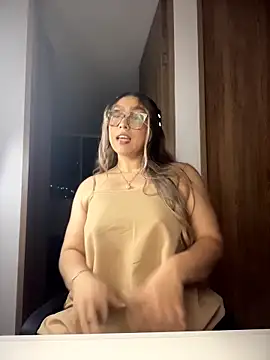 Im sophiie online show from March 19, 7:01 am