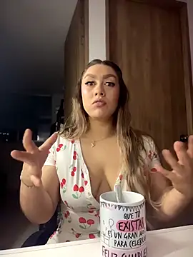 Im sophiie online show from April 14, 6:52 am