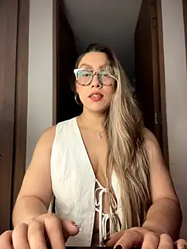 Im sophiie online show from April 21, 7:14 am