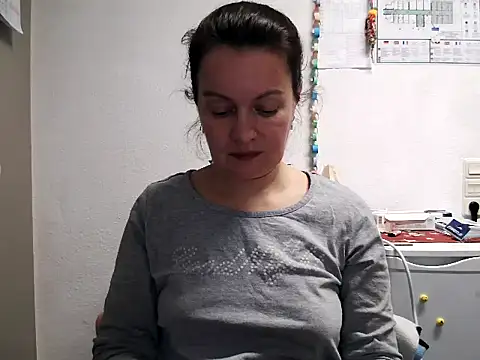 LoveNBloom online show from January 31, 6:25 pm