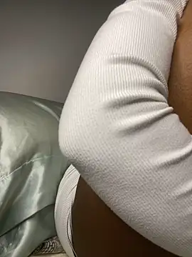  yisela  online show from March 19, 12:25 am