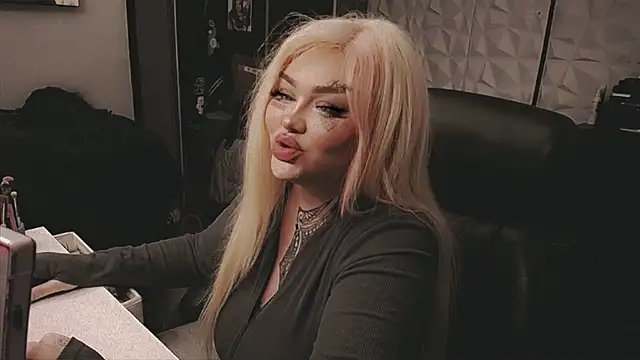 sheylagoddess11 online show from December 17, 3:01 am