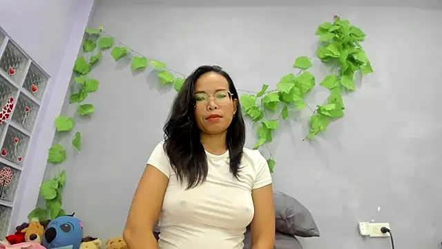 Snapshot of loveley_jenny chatting on June 9, 4:13 am loveley jenny online show from June 9, 4:13 am