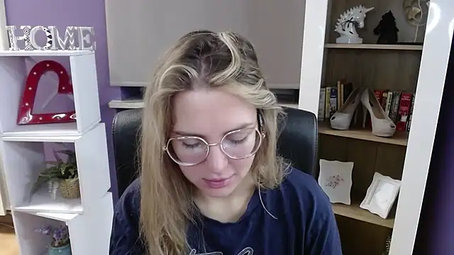 Zoey Erotic online show from November 7, 5:29 am