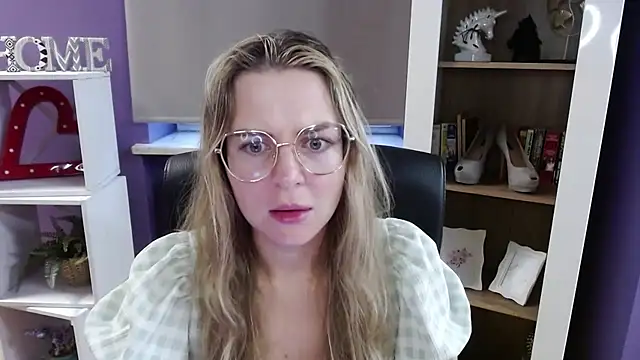 Zoey Erotic online show from November 10, 7:07 am