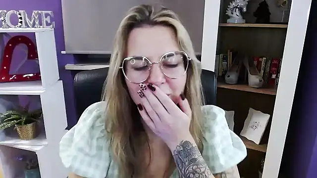 Zoey Erotic online show from November 20, 5:29 am