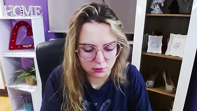 Zoey Erotic online show from December 18, 5:35 am