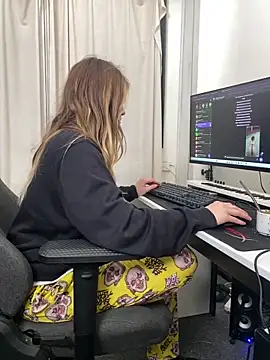 Elnonoykeila77 online show from May 1, 2:54 pm