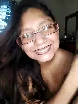 Snapshot of Sivanija_21 chatting on December 13, 3:54 pm Sivanija 21 online show from December 13, 3:54 pm