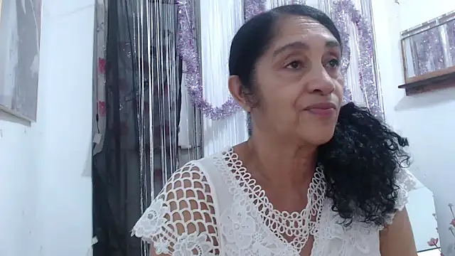 Snapshot of heyline_milf chatting on February 7, 8:53 pm heyline milf online show from February 7, 8:53 pm