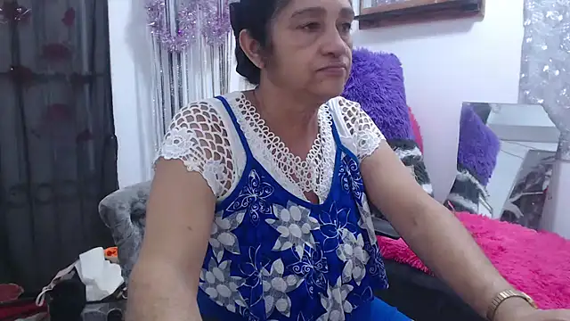 Snapshot of heyline_milf chatting on February 18, 1:10 am heyline milf online show from February 18, 1:10 am