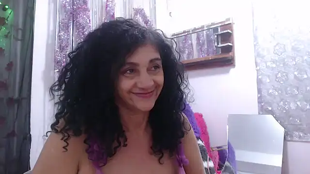 Snapshot of heyline_milf chatting on February 25, 9:35 pm heyline milf online show from February 25, 9:35 pm