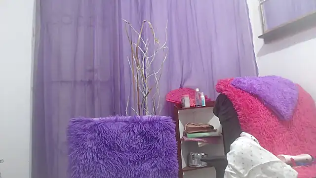 Snapshot of heyline_milf chatting on October 21, 4:19 pm heyline milf online show from October 21, 4:19 pm