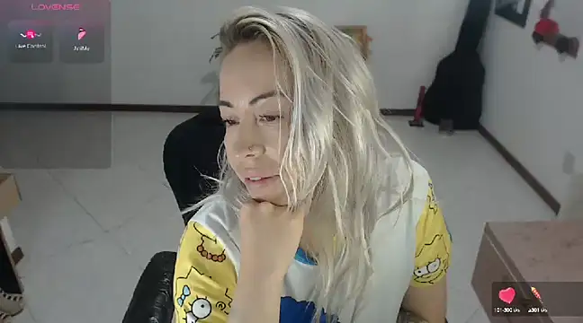 Snapshot of charlottezoe15 chatting on December 13, 9:02 am charlottezoe15 online show from December 13, 9:02 am