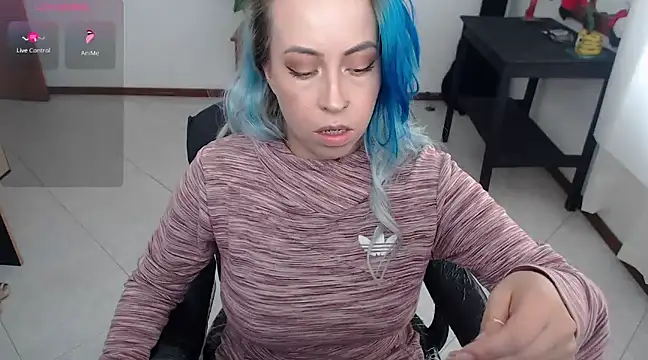 Snapshot of charlottezoe15 chatting on February 13, 3:35 pm charlottezoe15 online show from February 13, 3:35 pm