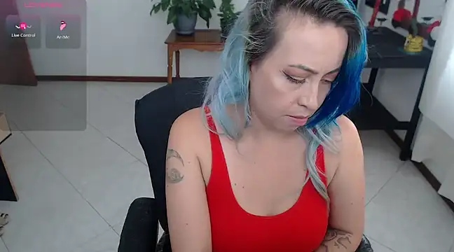 Snapshot of charlottezoe15 chatting on February 14, 4:20 pm charlottezoe15 online show from February 14, 4:20 pm