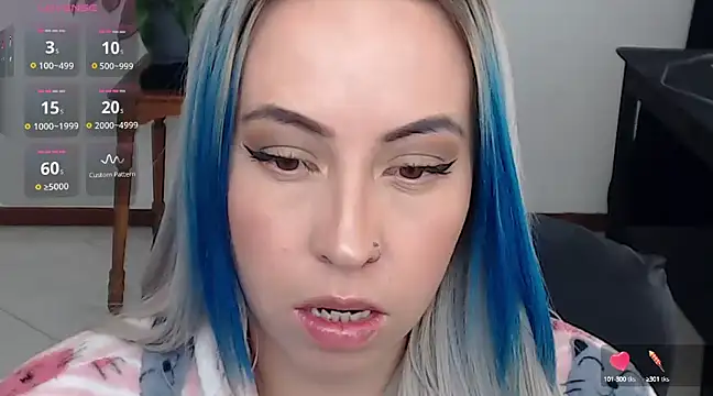 Snapshot of charlottezoe15 chatting on March 11, 6:41 pm charlottezoe15 online show from March 11, 6:41 pm