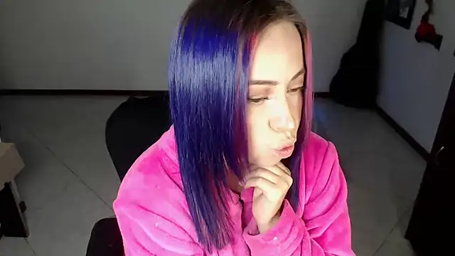 Snapshot of charlottezoe15 chatting on February 17, 9:17 am charlottezoe15 online show from February 17, 9:17 am