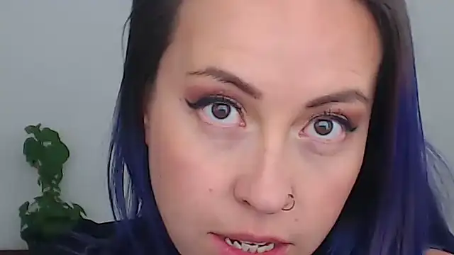 charlottezoe15 online show from June 12, 5:34 pm
