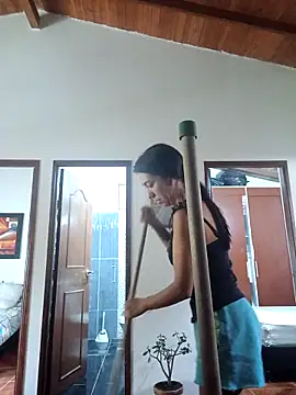 LunaZambrano online show from April 13, 3:39 pm