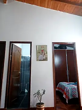 Snapshot of LunaZambrano chatting on May 1, 3:05 pm LunaZambrano online show from May 1, 3:05 pm