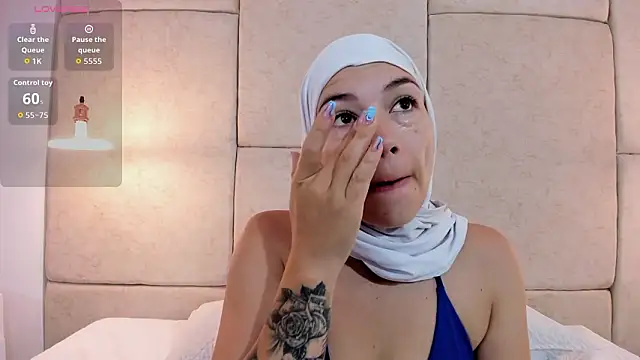 aisha vs online show from February 2, 12:04 pm