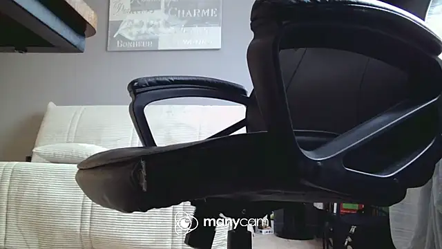 Snapshot of scorvierge@xh chatting on February 12, 11:27 am scorviergexh online show from February 12, 11:27 am