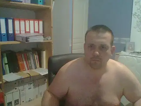 manubm03 online show from February 18, 3:02 am