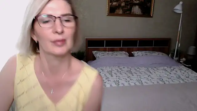Snapshot of sensualEmilia chatting on June 23, 11:19 am sensualEmilia online show from June 23, 11:19 am